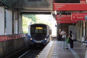 Como está funcionando a linha vermelha do Metrô hoje?