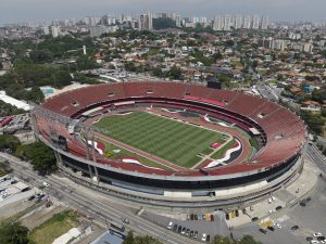 Qual a distância do metrô Morumbi até o estádio do Morumbi?